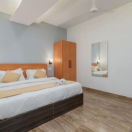 Hotel De Luxe Basai Road Γκουργκάον Εξωτερικό φωτογραφία
