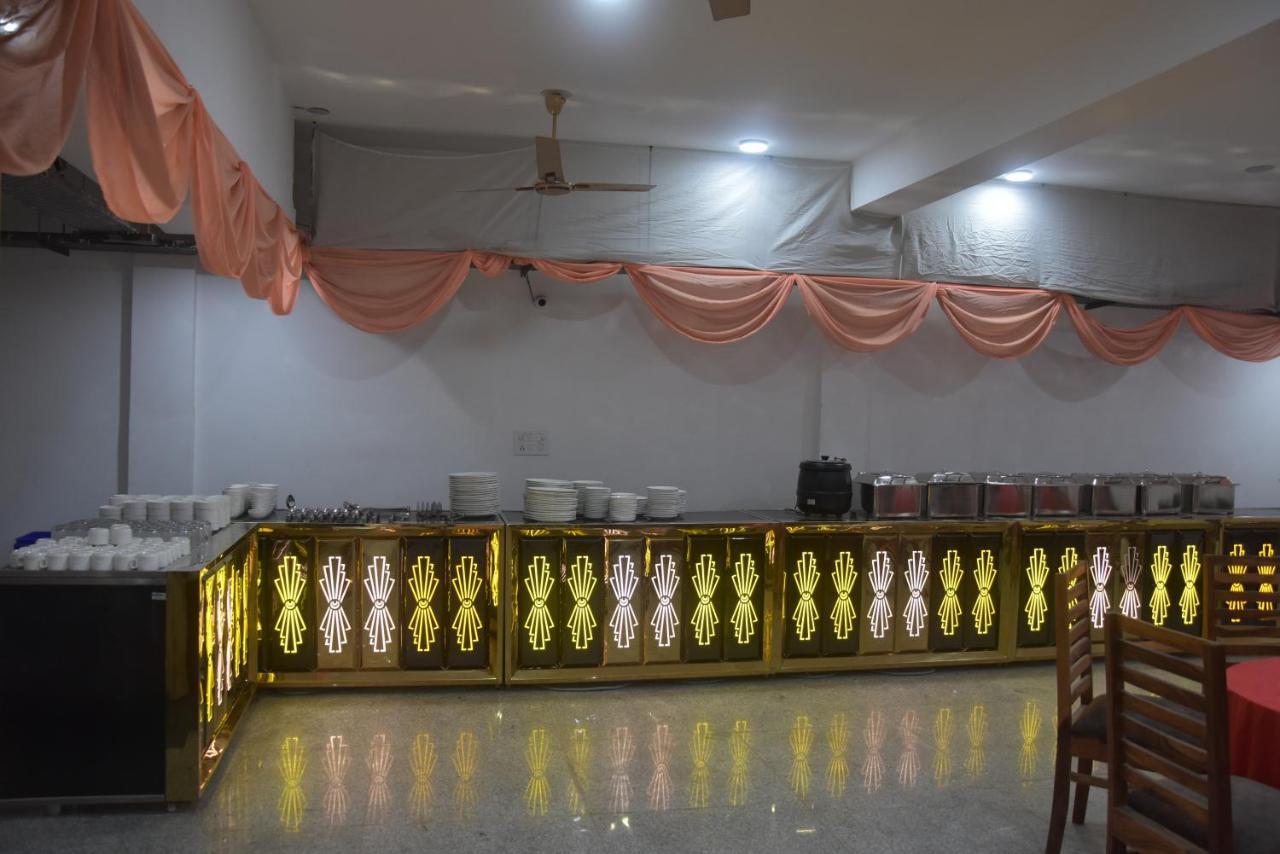 Hotel De Luxe Basai Road Γκουργκάον Εξωτερικό φωτογραφία