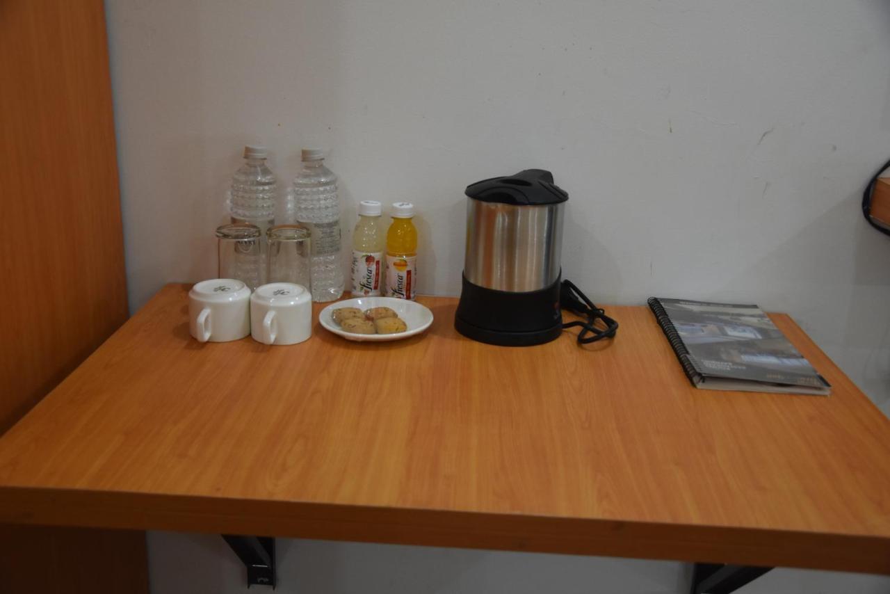 Hotel De Luxe Basai Road Γκουργκάον Εξωτερικό φωτογραφία