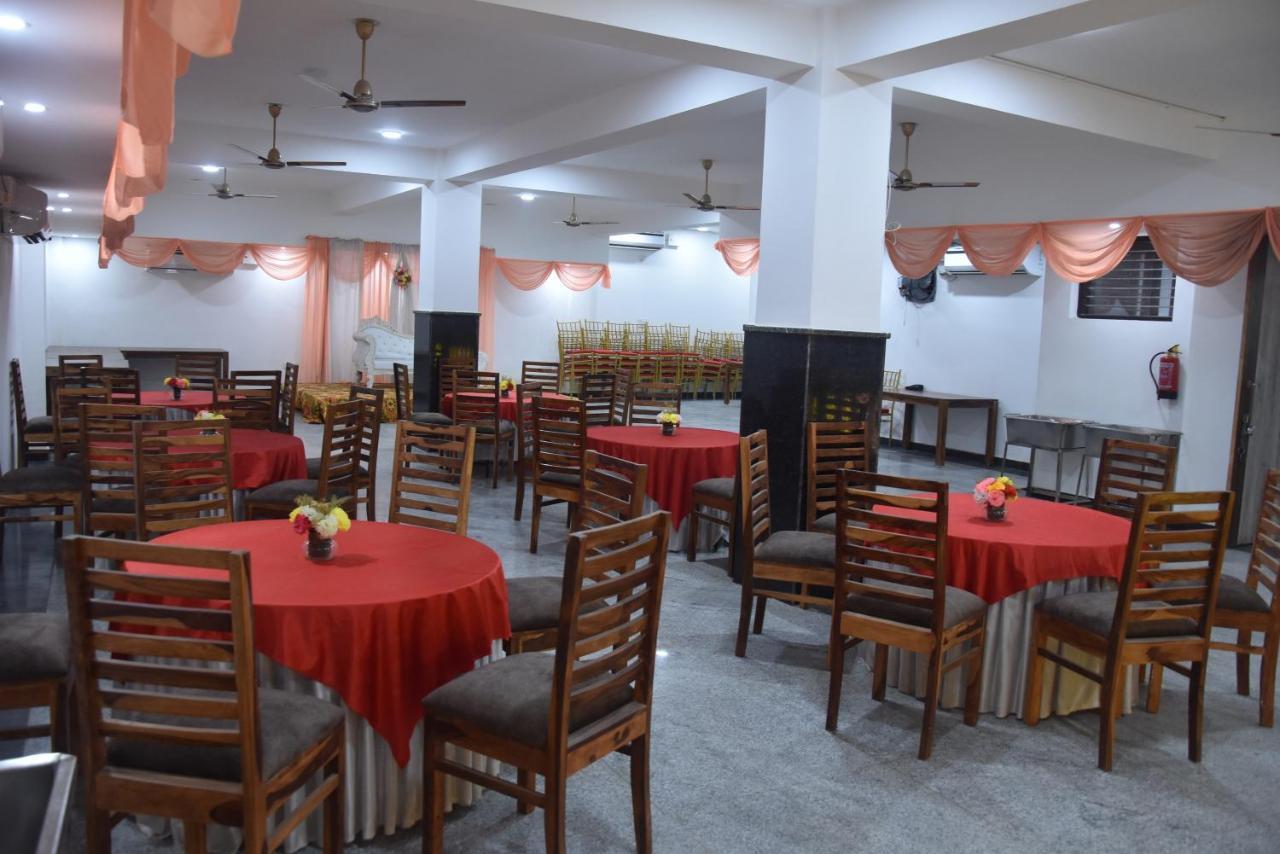 Hotel De Luxe Basai Road Γκουργκάον Εξωτερικό φωτογραφία