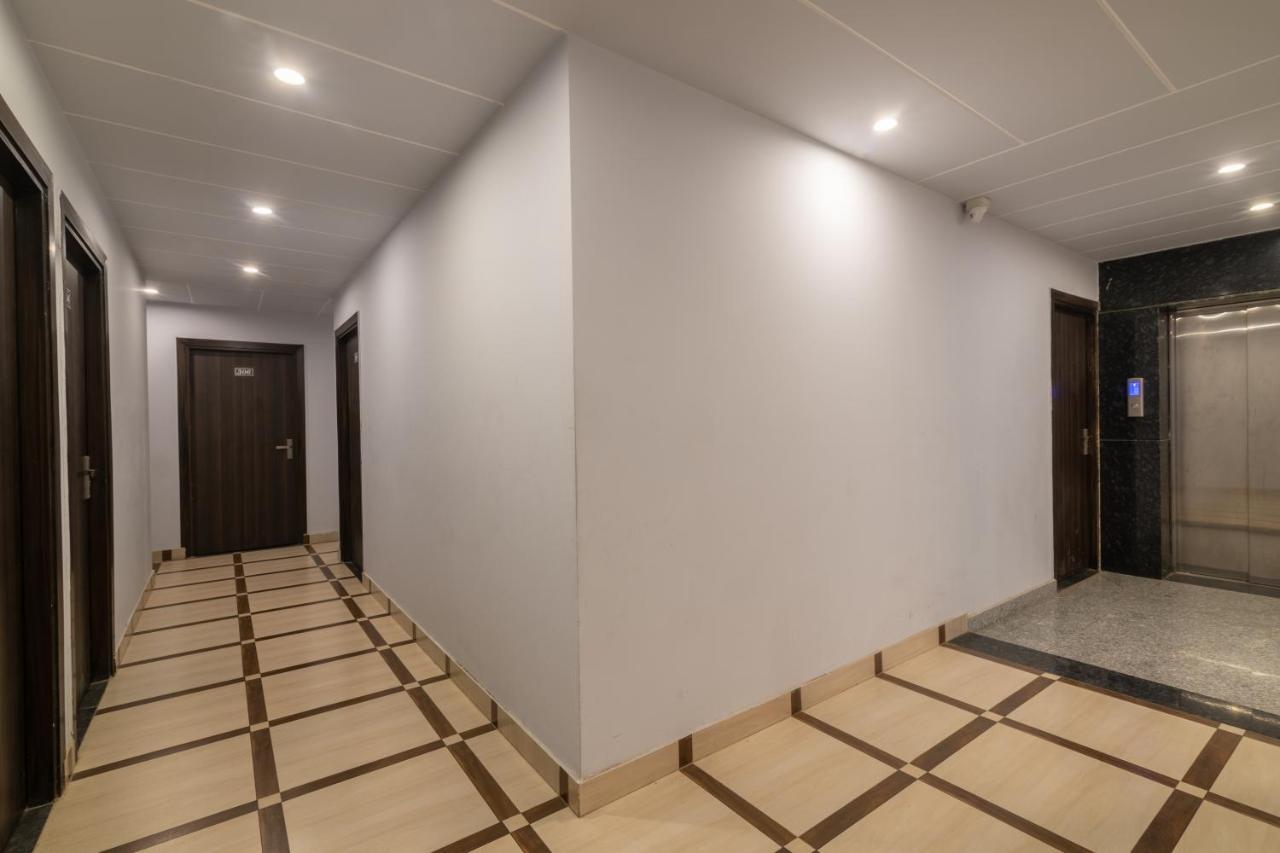 Hotel De Luxe Basai Road Γκουργκάον Εξωτερικό φωτογραφία