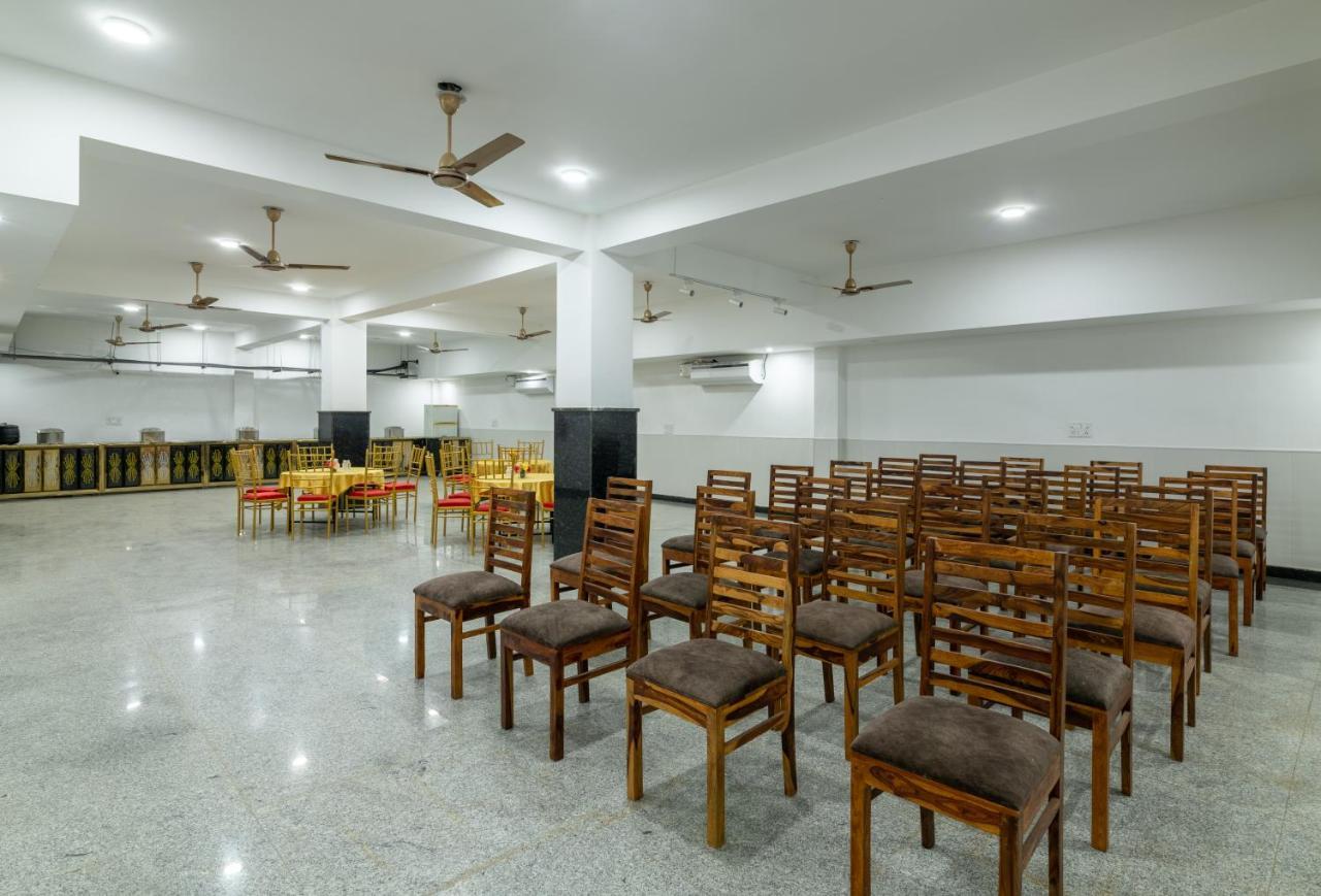 Hotel De Luxe Basai Road Γκουργκάον Εξωτερικό φωτογραφία