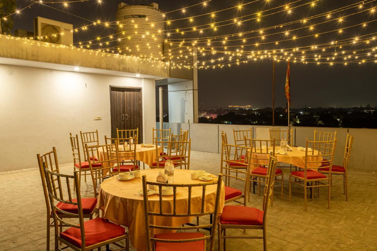 Hotel De Luxe Basai Road Γκουργκάον Εξωτερικό φωτογραφία