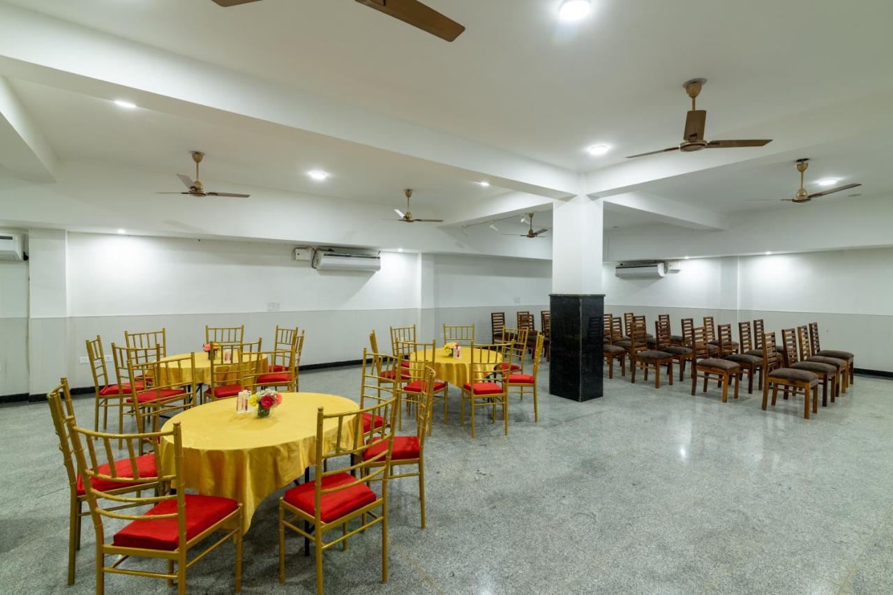 Hotel De Luxe Basai Road Γκουργκάον Εξωτερικό φωτογραφία