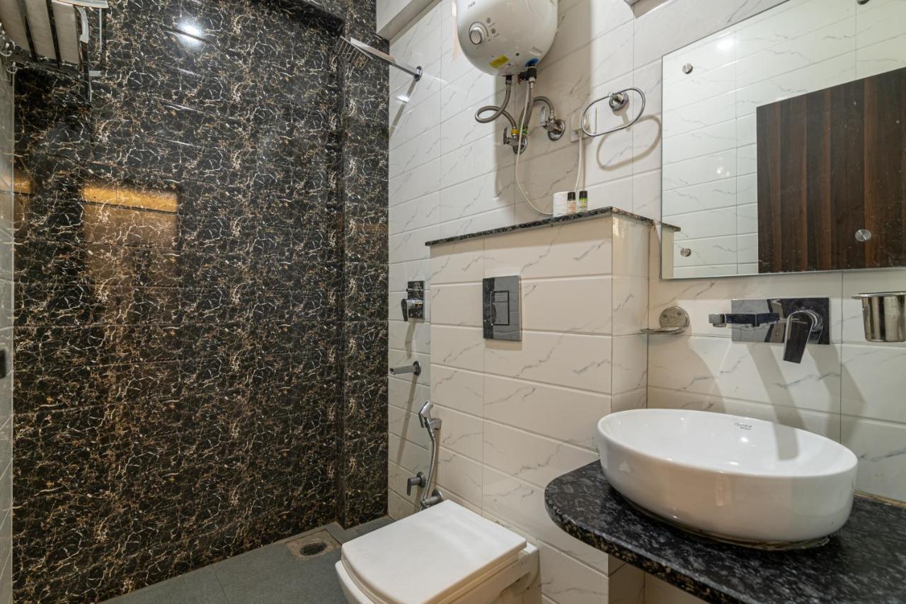 Hotel De Luxe Basai Road Γκουργκάον Εξωτερικό φωτογραφία
